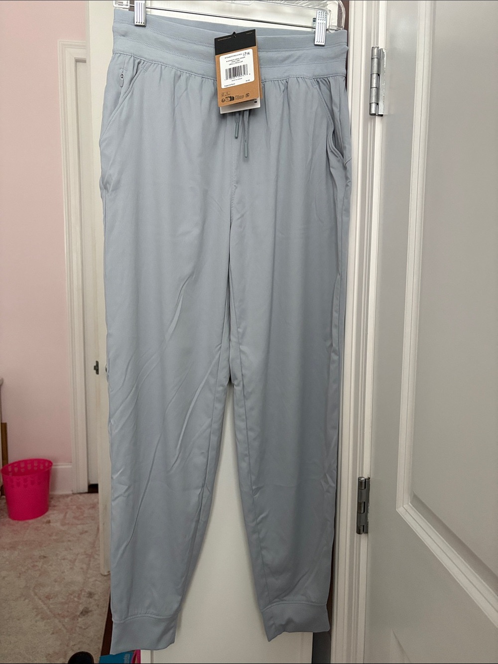 Women’s The North Face-Frost Grey Active Jogger Pants Sz Small NWT